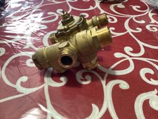 GRUPPO VALVOLA A TRE VIE